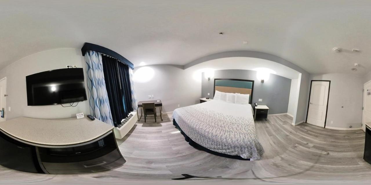 Travelodge Inn & Suites By Wyndham Уест Ковина Екстериор снимка
